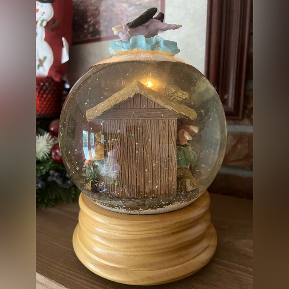 ❤️ Rare Vintage 1974 Large Nativity Lighted Musical Snow Globe - Picture 3 of 7